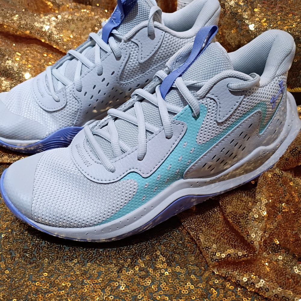 Under Armour Sneakers in Light Blue and Gray Kids 7Y/Women 8.5